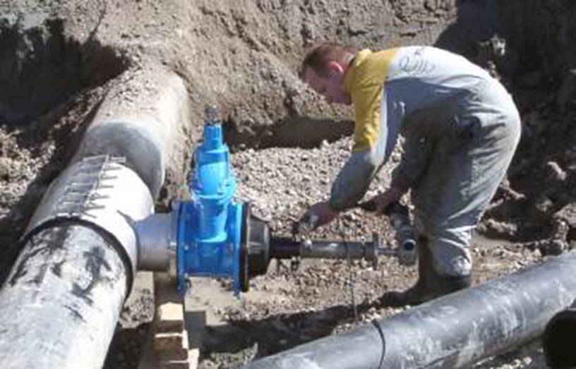 Хомут для врезки в водопровод: советы по выбору и применению