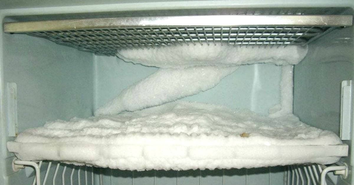 Почему в холодильнике намерзает лед на задней стенке: что делать, внутри, индезит no frost, атлант, образуется, покрывается снегом, как избавиться от наледи, делает, внизу, двухдверный с ледогенератор
