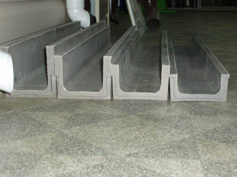 Дождевой лоток водоотводной бетонный с решеткой: виды и конструкция +Фото