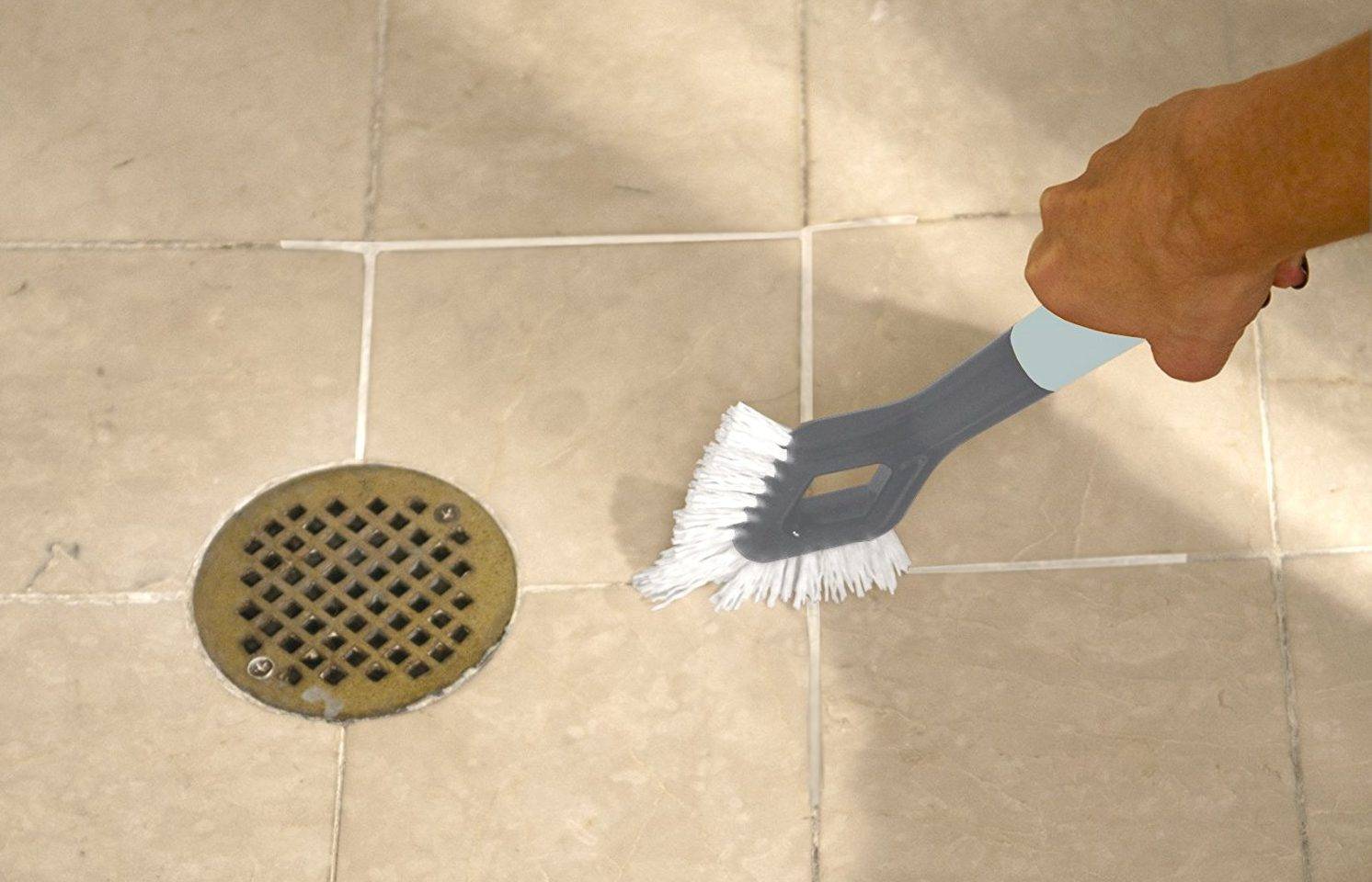 Способы и варианты, чем очистить плитку на полу от грязи