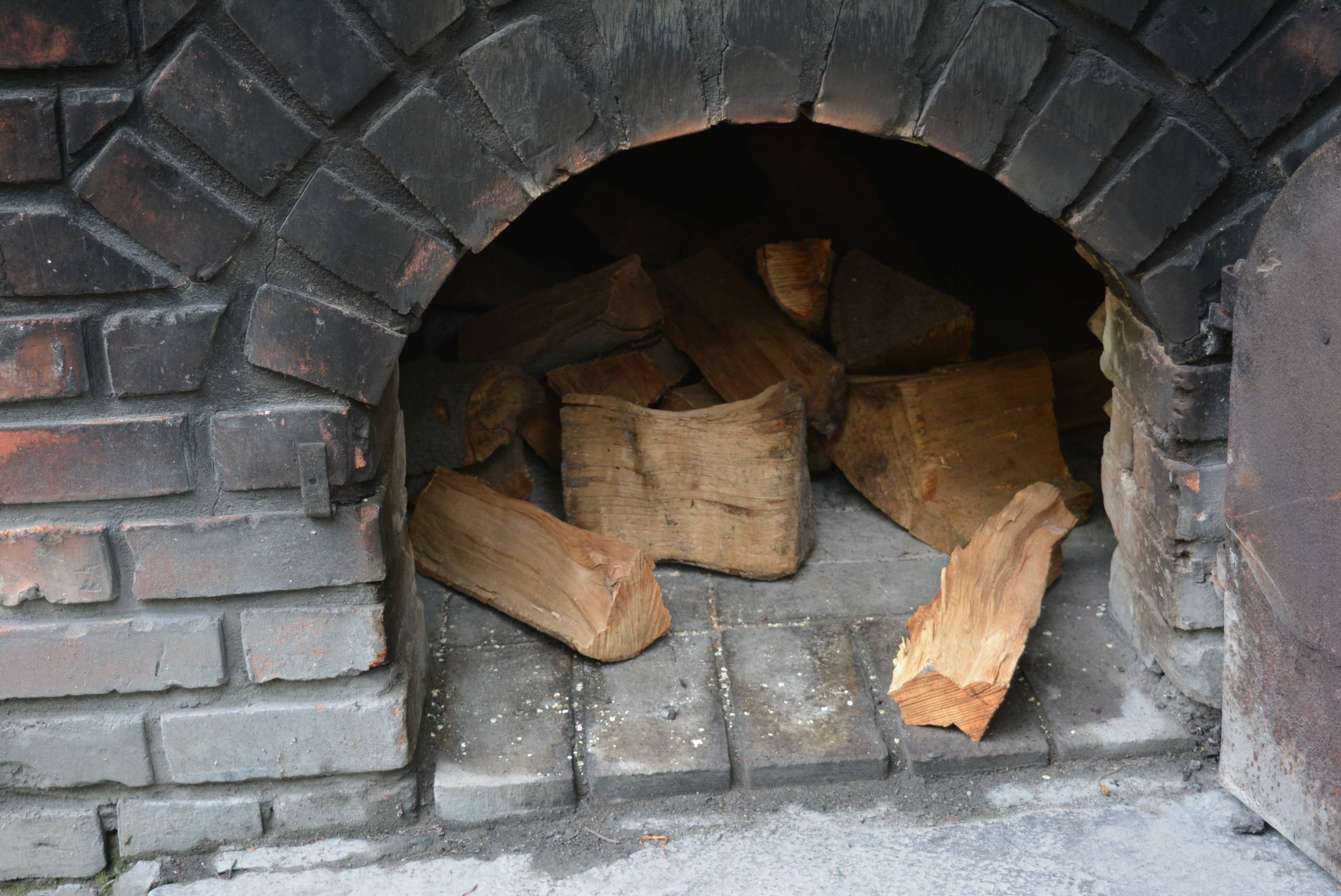 Технология процесса: как правильно топить печь дровами