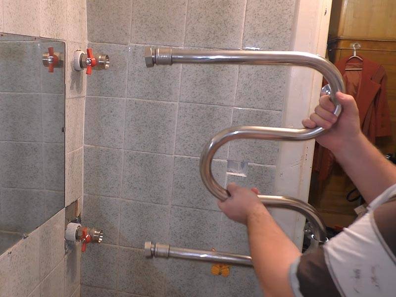 Установка полотенцесушителя в ванной - разбор схем подключения прибора