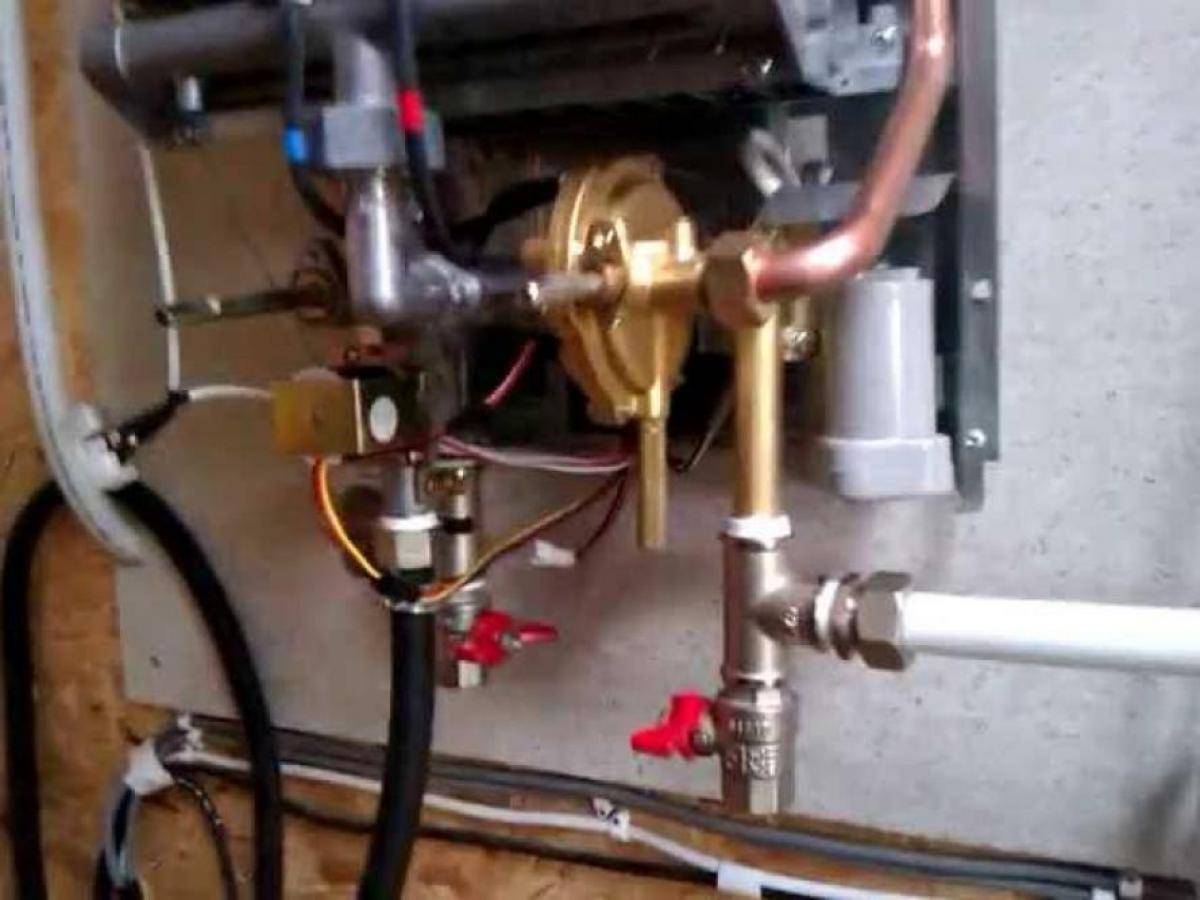 Слабый напор горячей воды из газовой колонки: обзор причин и инструкция по прочистке - искра газ