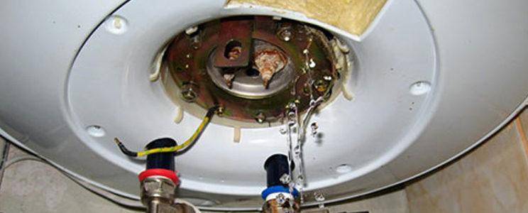 Капает водонагреватель (бойлер) — почему, из предохранительного клапана, причины, обратный клапан, снизу, устранение