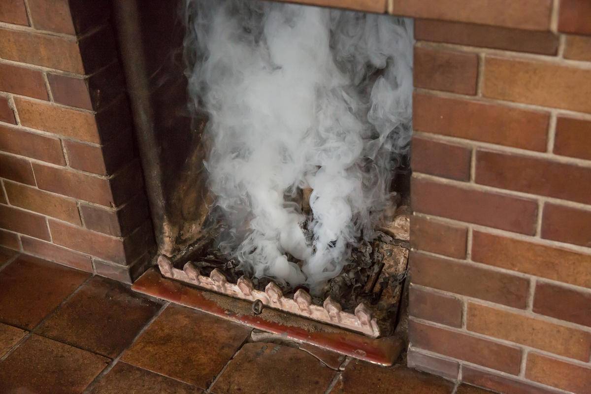 Дымит печь: возможные причины дыма из печки, решения проблемы