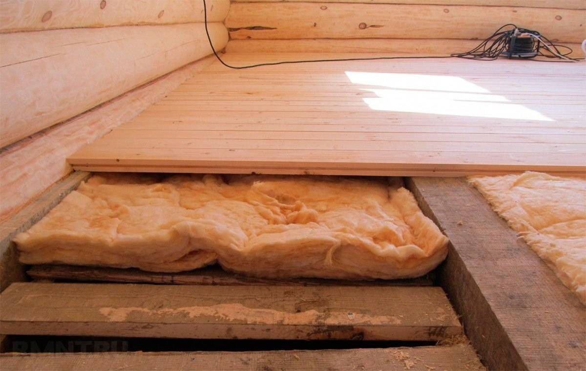 Утепление пола в деревянном доме: схемы, правила и порядок работ