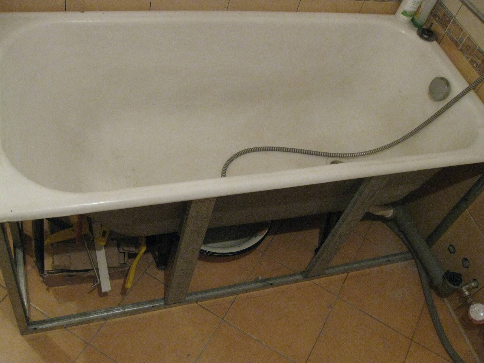 Установка акриловой ванны под плитку