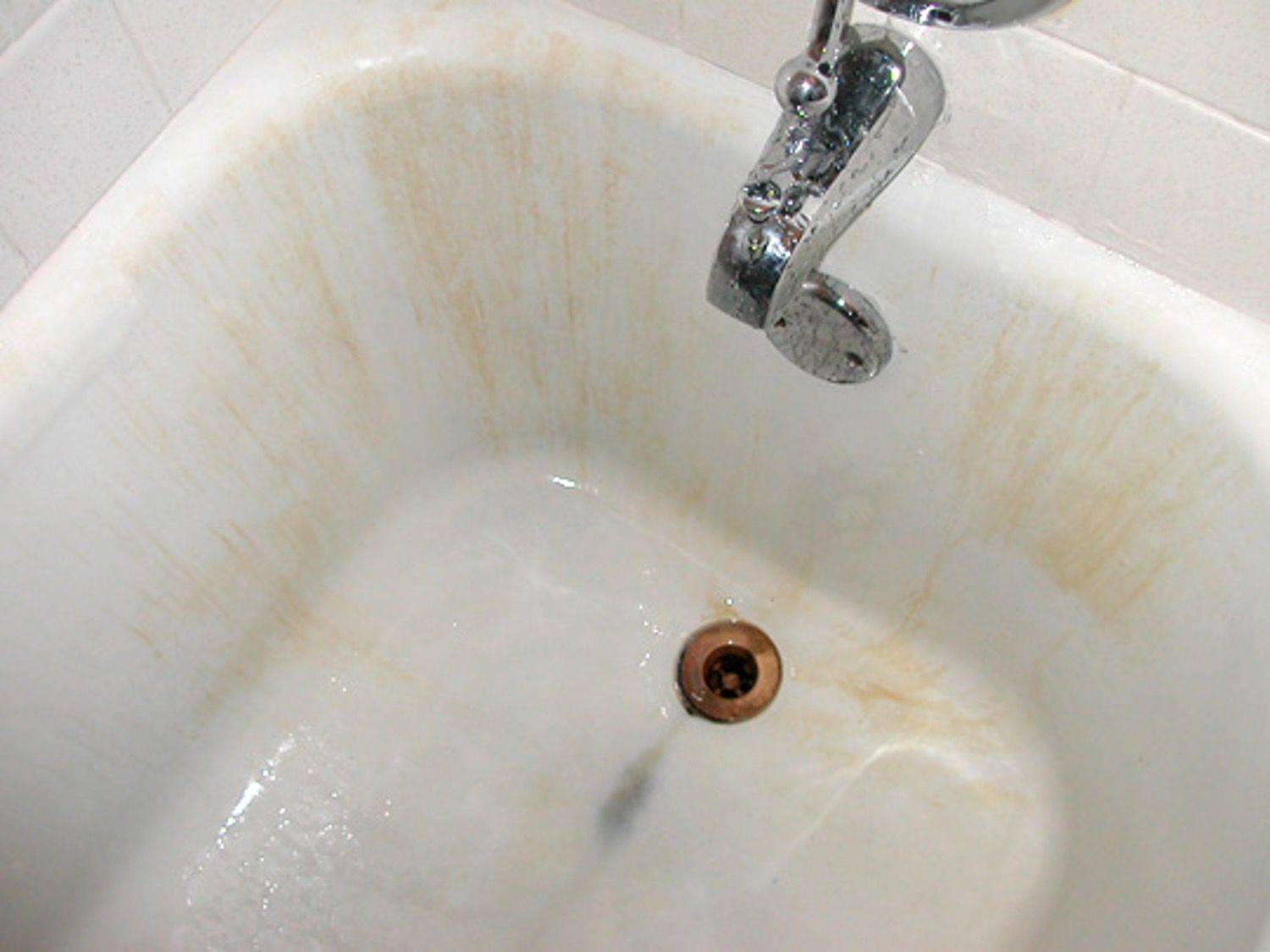 30 самых эффективных средств для мытья налета на плитке в ванной комнате