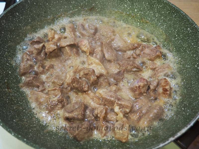 Гуляш из говядины с подливкой классический - 10 вкусных рецептов с фото пошагово