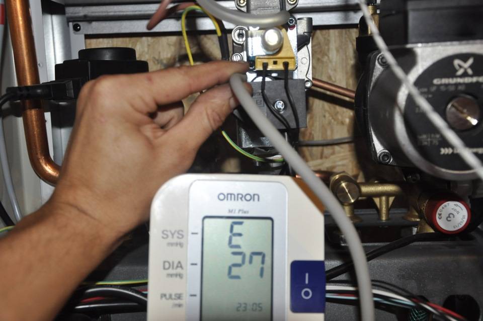 Почему падает давление в системе отопления и как его поднять