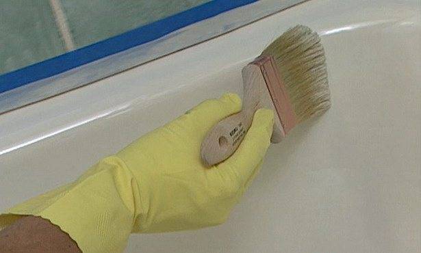 Можно ли покрасить кафельную плитку в ванной и как это сделать