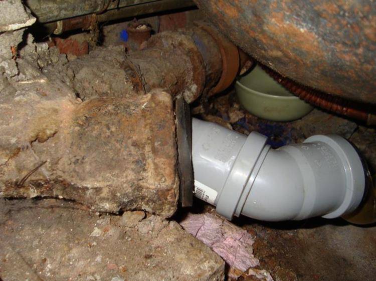 Замена канализационных труб в квартире своими руками демонтаж старых и сборка новых