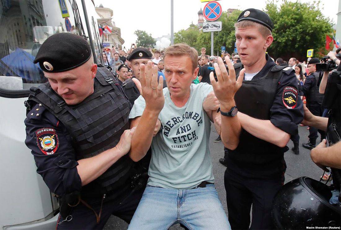 «даже в колонии можно стать счастливым»: навальный рассказал, как живет в заключении