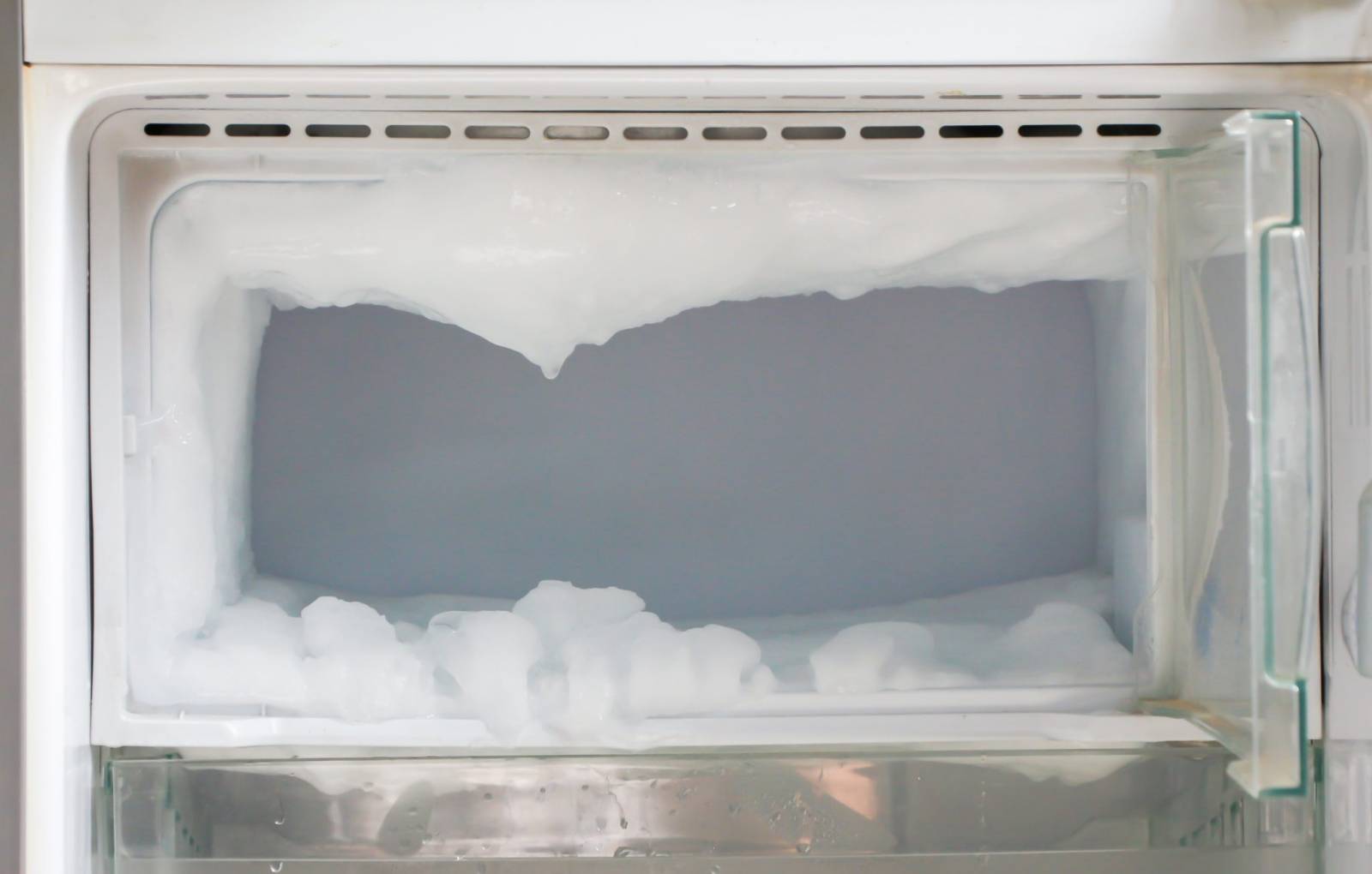Как разморозить любой холодильник правильно и быстро: рассматриваем со всех сторон