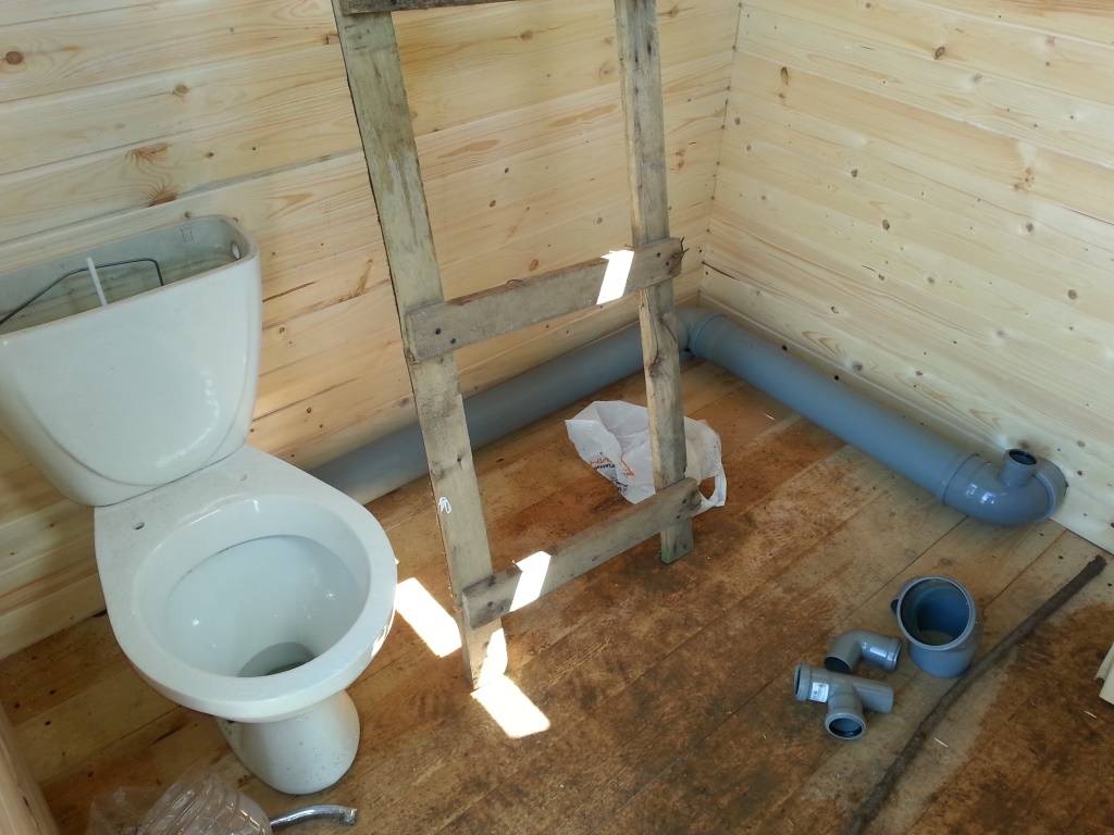 Туалет на даче своими руками: обычный или самодельный унитаз?