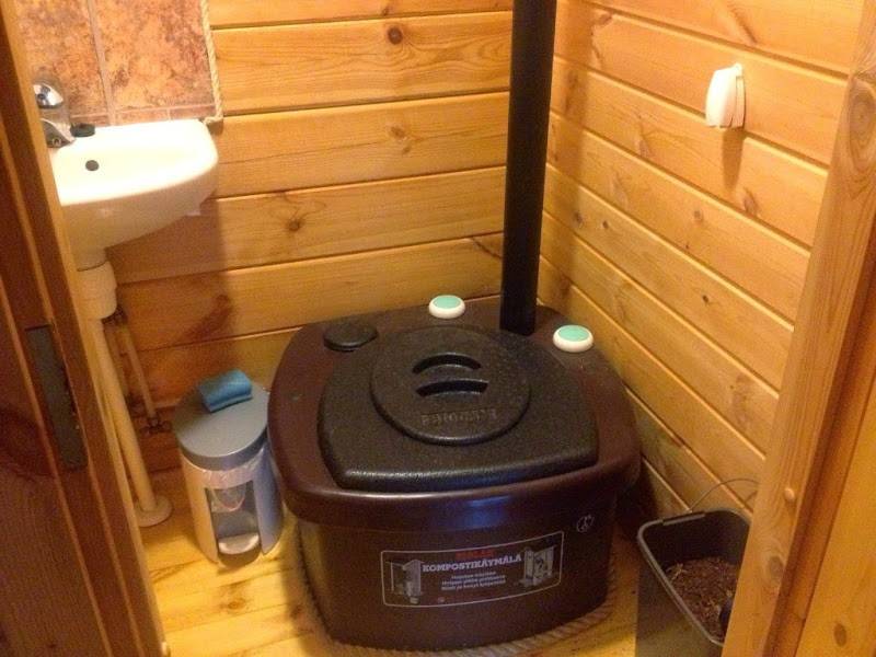 Какой торфяной туалет лучше выбрать для дачи: особенности устройства и виды биотуалетов