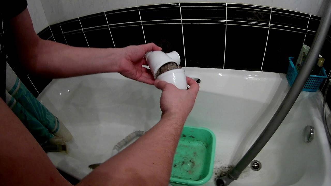 Как прочистить засор в ванной