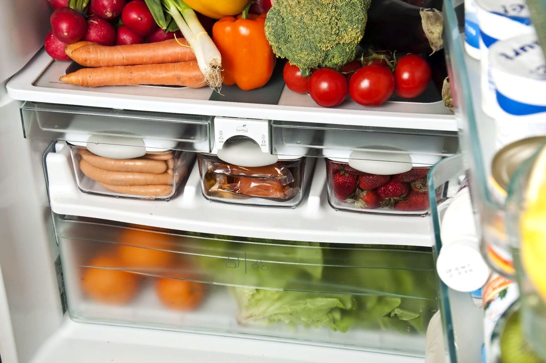 Какой контейнер для холодильника выбрать для хранения продуктов и готовых блюд – сравнение материалов и устройства