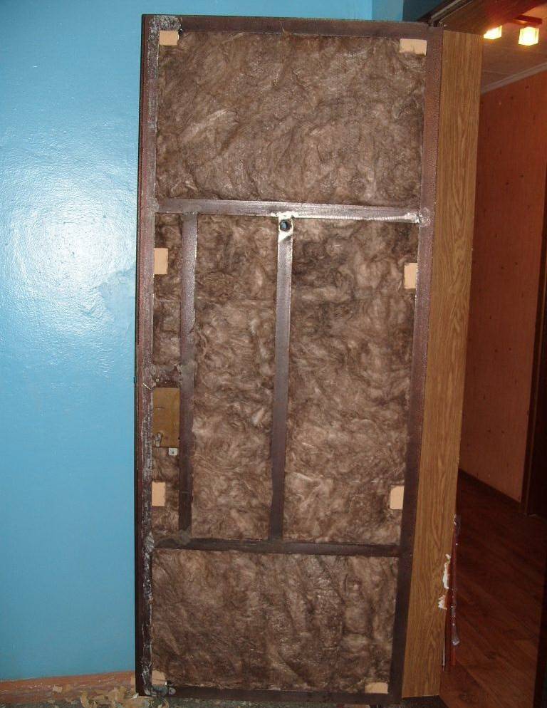 Утепление входной двери в частном доме — материалы для теплоизоляции. как утеплить металлическую входную дверь изнутри пенопластом и другими материалами