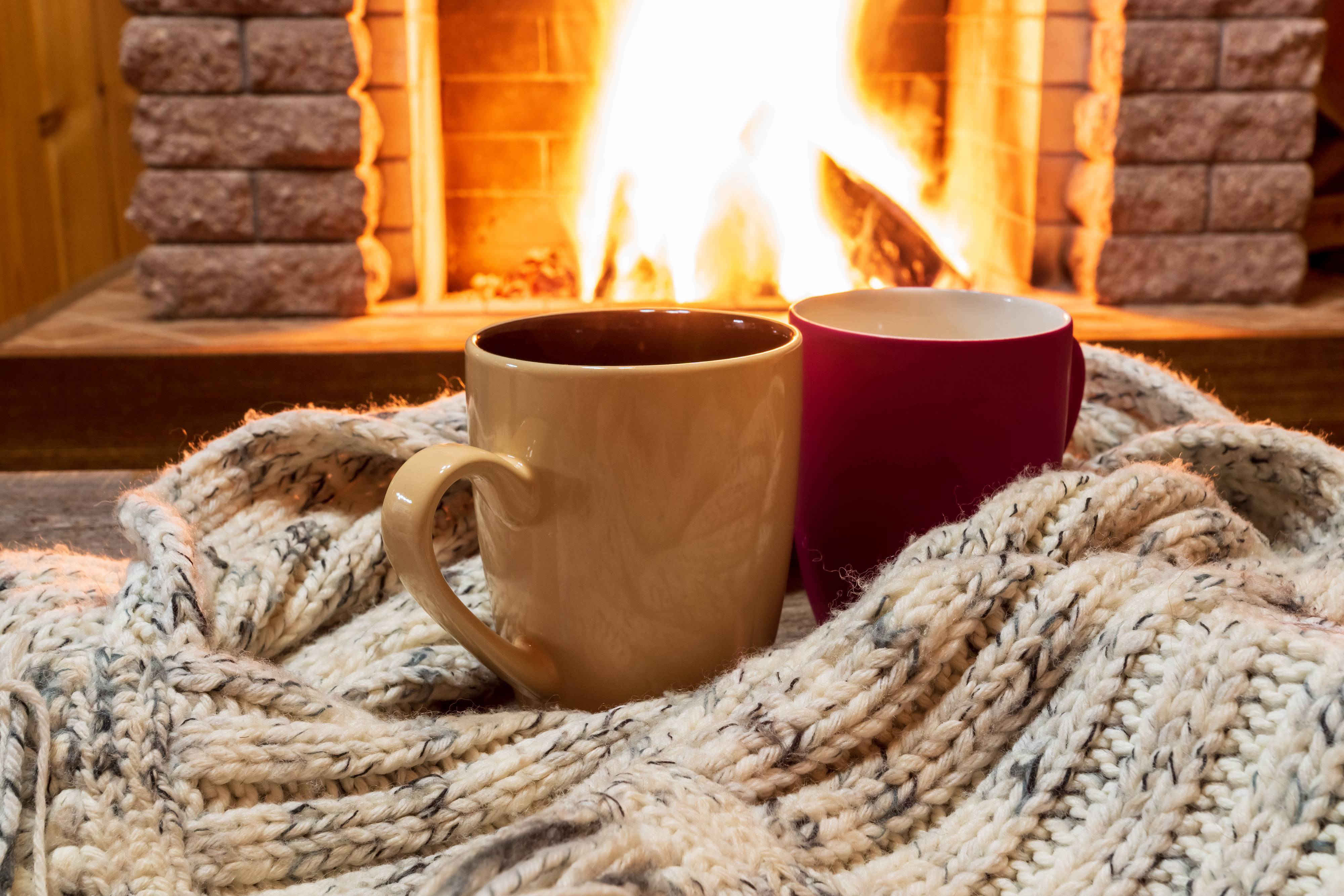 Winter warmer. Уют и тепло. Тепло и уютно. Камин плед чай. Уютная зима.