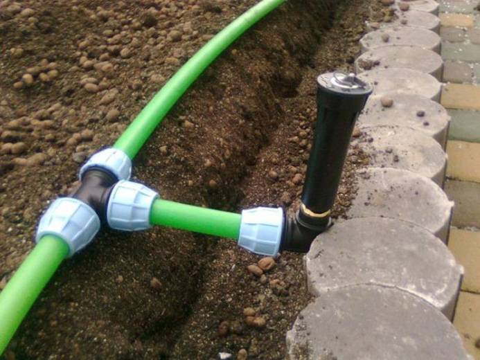 Как сделать водопровод на даче из труб пнд своими руками: существующие схемы