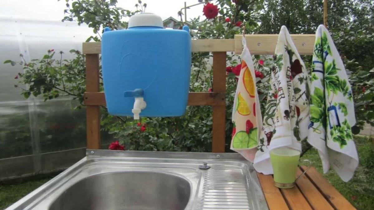 Как сделать простейший слив воды на даче для раковины, душа, бани своими руками (с фото)