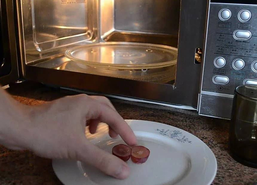 Что нельзя греть в микроволновке и почему: список продуктов питания и предметов