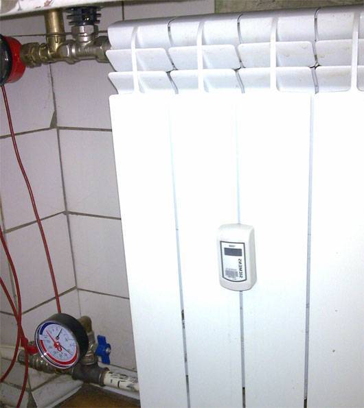 Счетчик тепла на батарею: принцип работы накладного датчика отопления в квартире