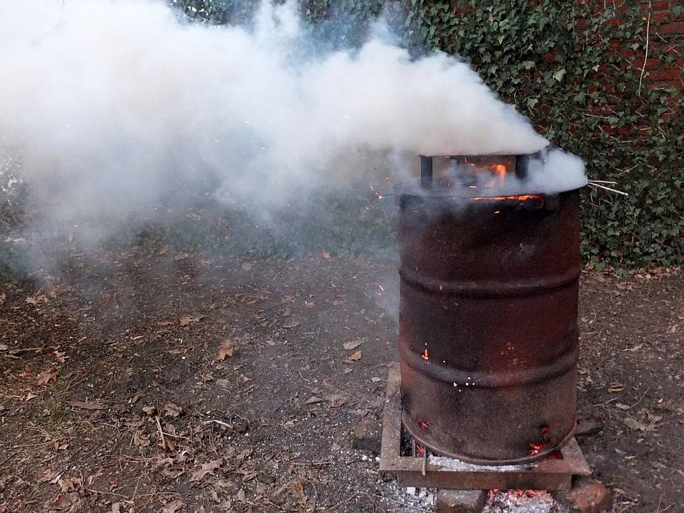 Как сделать печь для сжигания мусора на даче своими руками