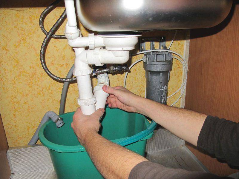 Запах из канализации в частном доме - всё о сантехнике