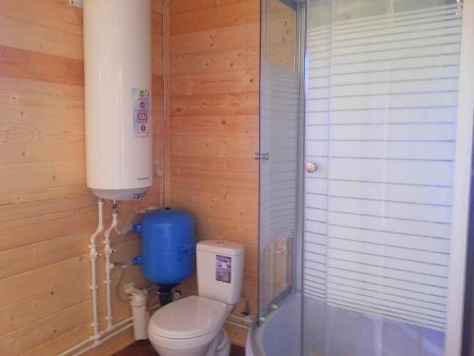 Монтаж туалета в деревянном доме своими руками: советы +видео