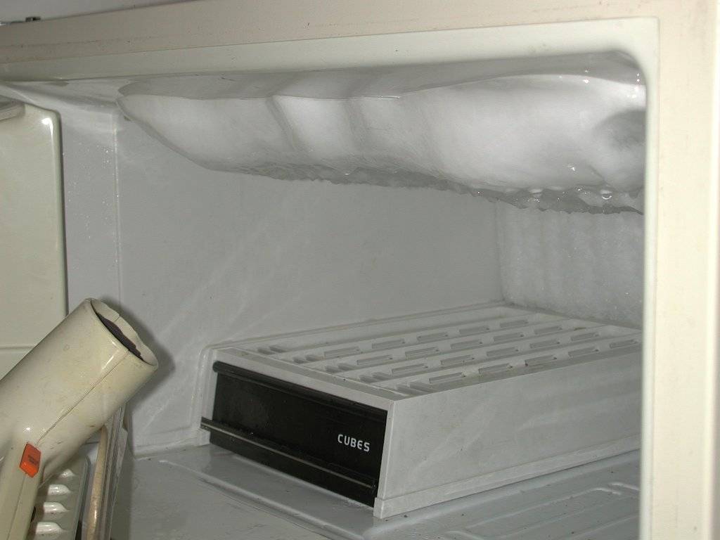Война со снежным царством: как убрать лёд в холодильнике без разморозки