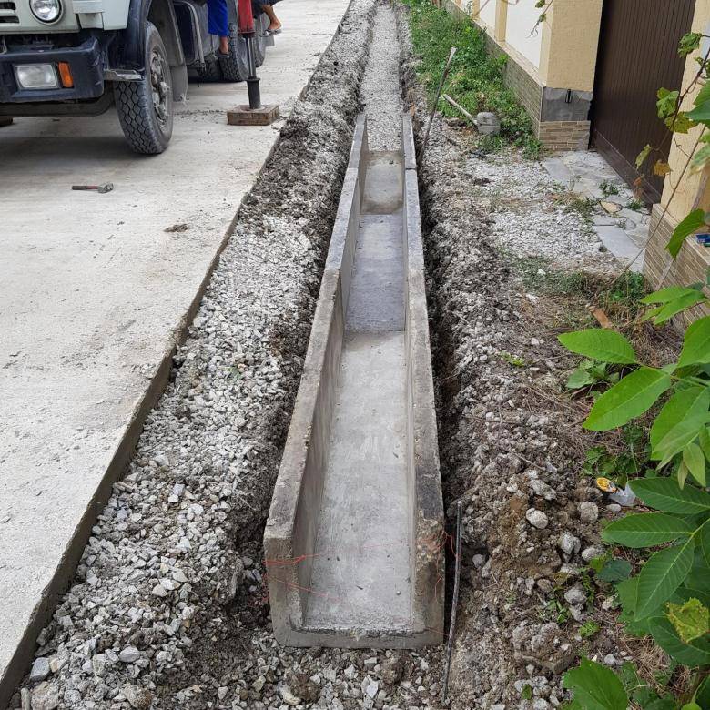 Ливневые (дождевые) лотки бетонные для канализации: жби, с решеткой | все о бетоне
