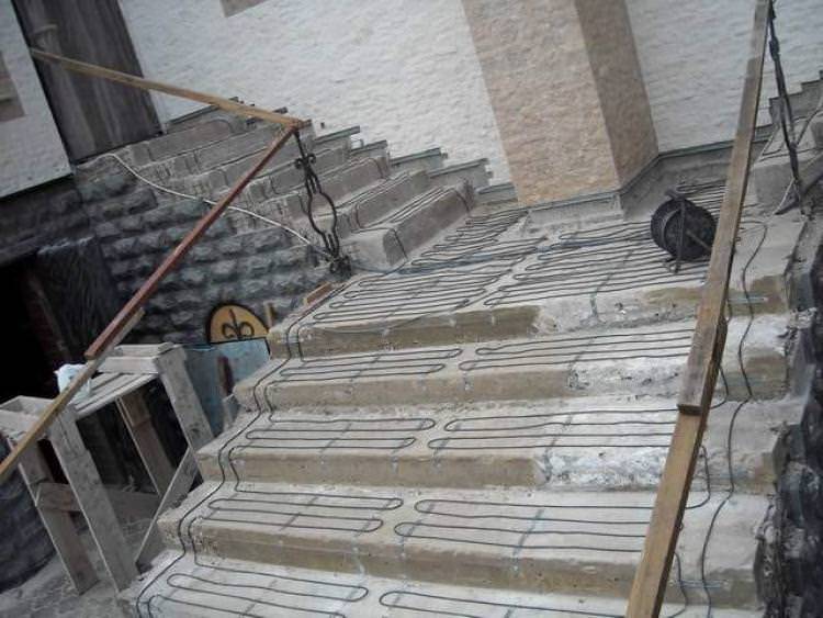 Ремонт крыльца бетонного и деревянного своими руками, как правильно сделать реконструкцию ступеней? советы, чем покрасить бетонное крыльцо и деревянное