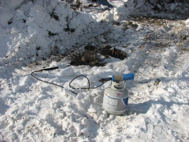Как отогреть замерзшую трубу: способы разморозки воды в пластиковых и металлических коммуникациях
