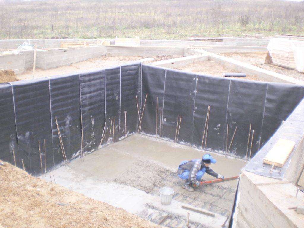 Правильная гидроизоляция от грунтовых вод для кирпичного погреба