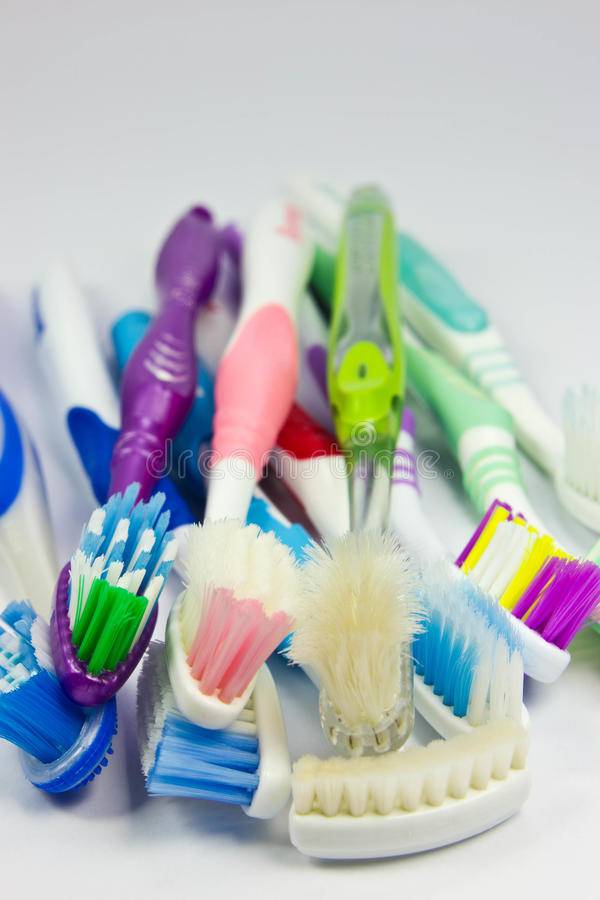 Вредно ли чистить зубы электрической зубной щеткой