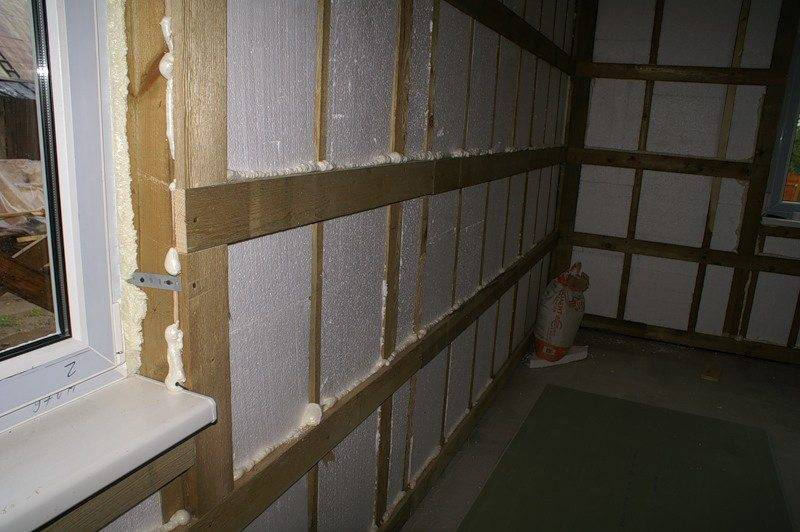 Пенопласт для утепления стен внутри дома: монтаж утеплителя изнутри на внутреннюю поверхность дома