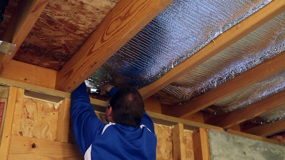 Как правильно утеплить потолок под холодной крышей: практические советы