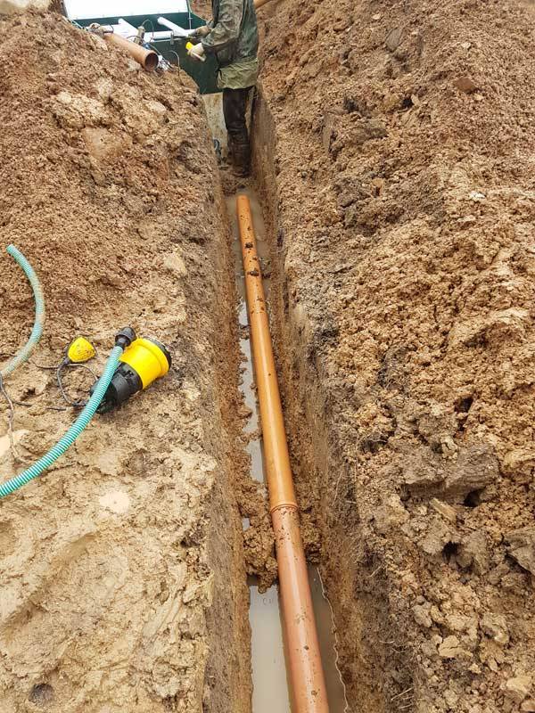 Прокладка канализационных труб в земле. технология