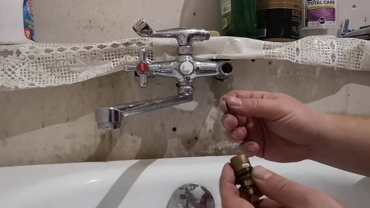 Что делать, если течет кран: как устранить течь в ванной - точка j