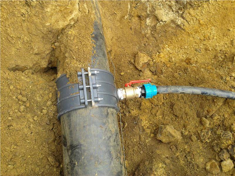 Хомут для врезки в водопровод: советы по выбору и применению