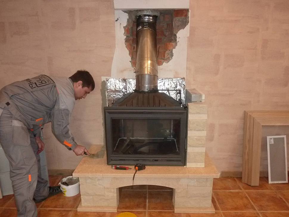 Установка печи в деревянном доме: как правильно установить металлическую печь, железный камин на даче