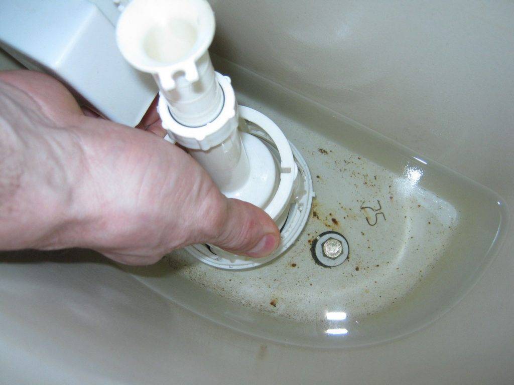 Чем можно замазать стыки если течёт канализационная труба