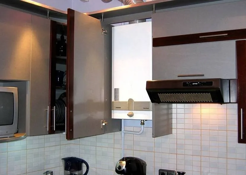 Как спрятать газовую колонку на кухне: как можно закрыть трубы фасадом кухни