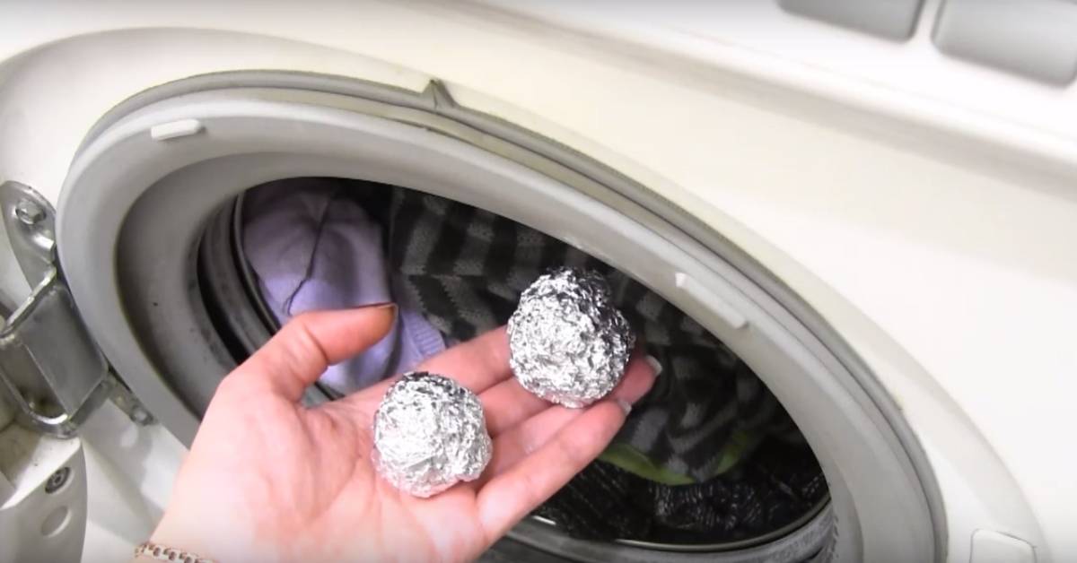 Что бы вы сказали о хозяйке, которая кидает шарик из фольги в стиральную машину?