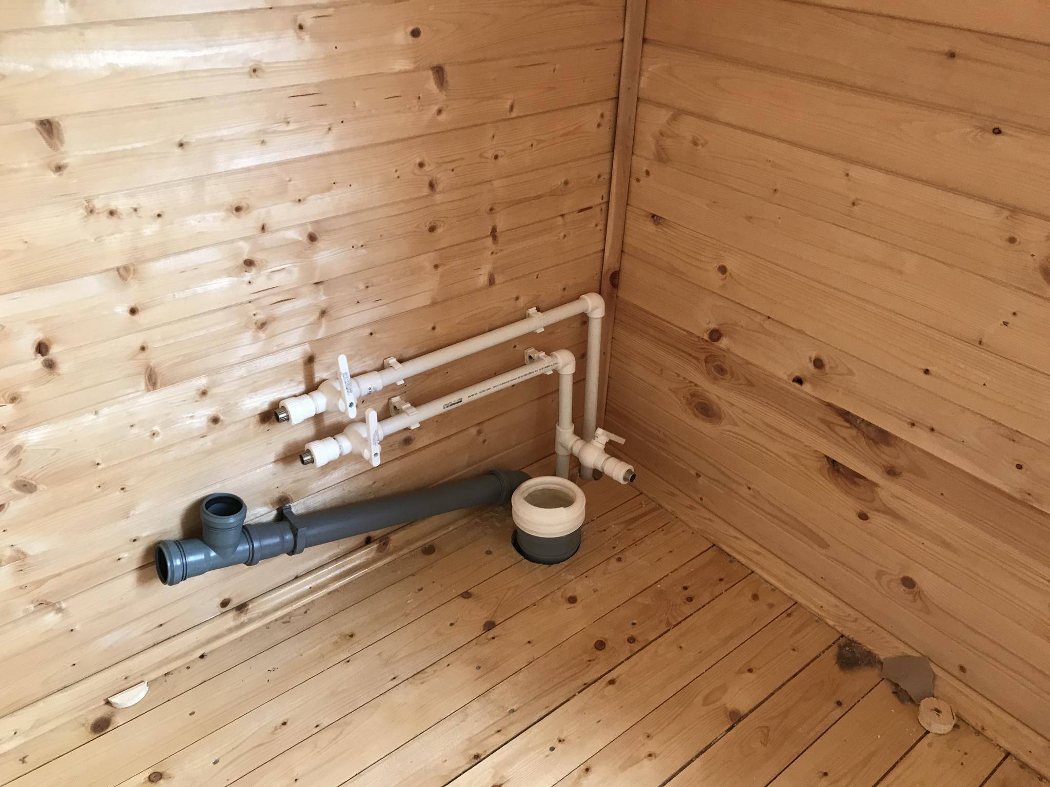 Как сделать туалет в деревянном доме своими руками с канализацией и вентиляцией +фото и видео