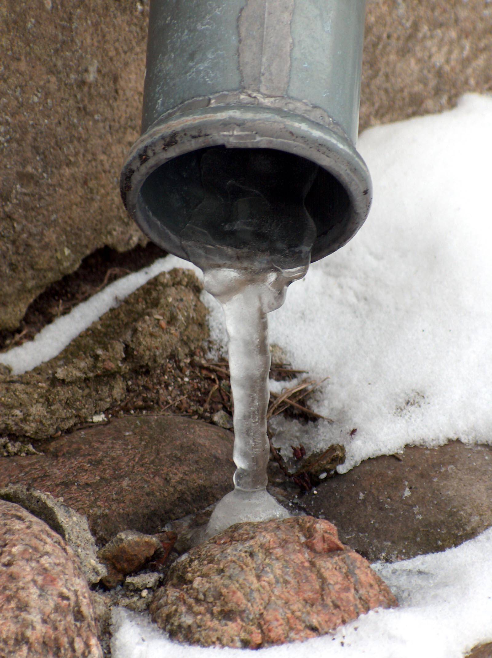 Как отогреть замерзший водопровод: обзор самых эффективных методов