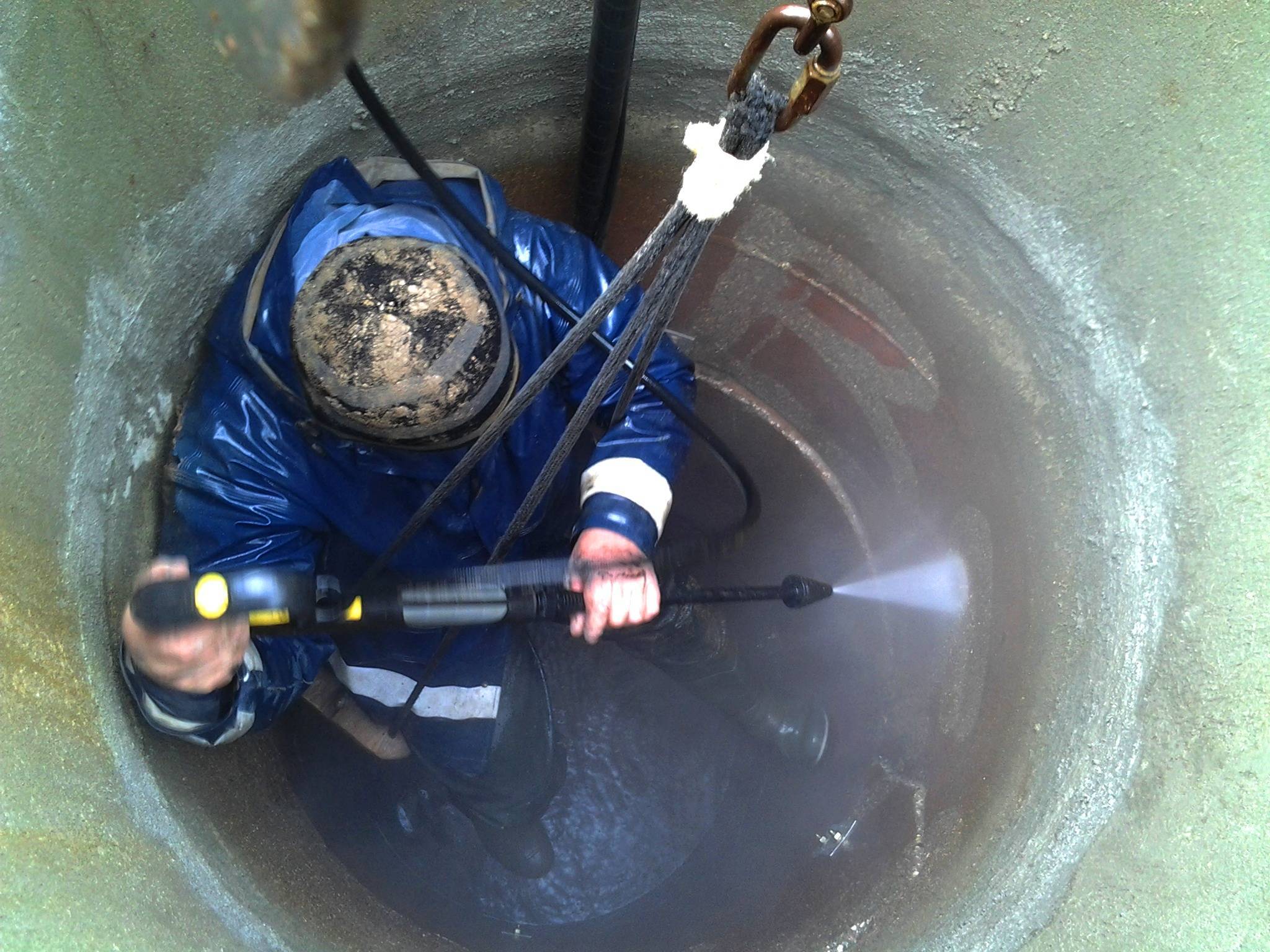 Чистка канализационных колодцев: ремонт, гидроизоляция