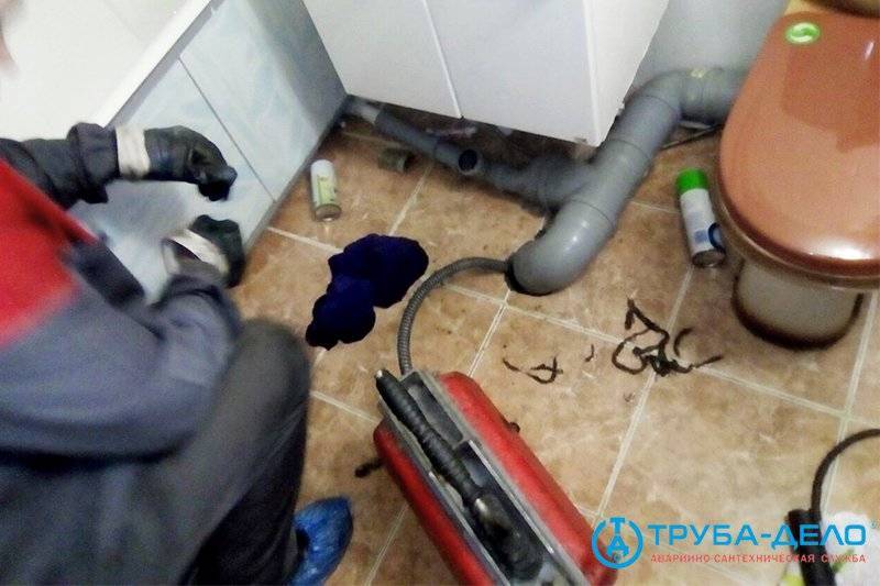 Запах канализации в туалете: почему пахнет канализацией, как устранить неприятный запах, почему воняет из унитаза, причины, как убрать запах, избавиться